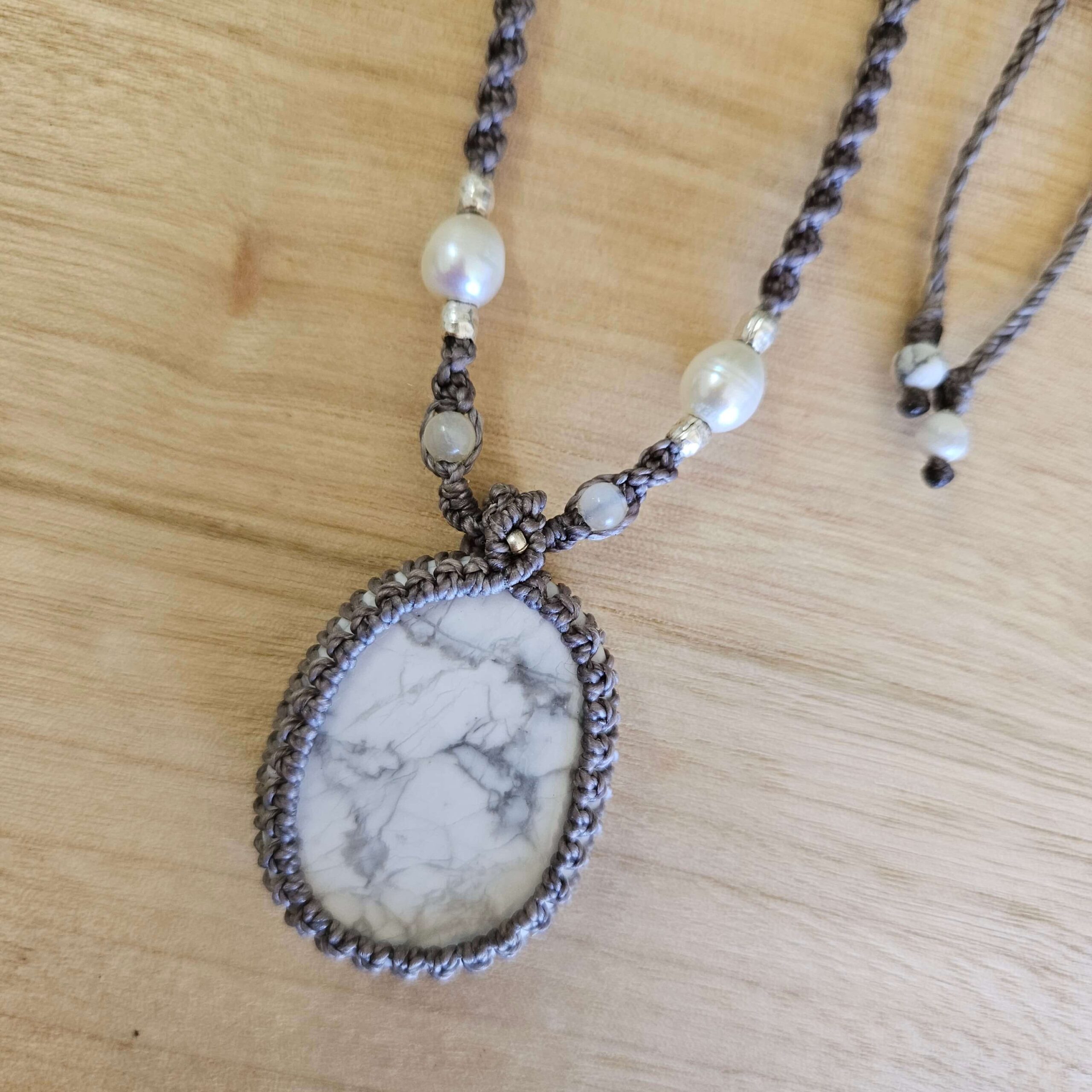 Howlite & Pearl Macrame Necklace - Grey - Image 2